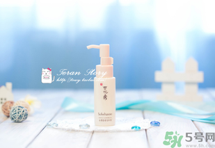 卸妝油好用還是卸妝水好用？卸妝油和卸妝水哪個好？