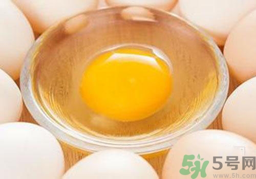 蛋黃和蛋白哪個(gè)更有營養(yǎng)？吃蛋黃有什么好處？
