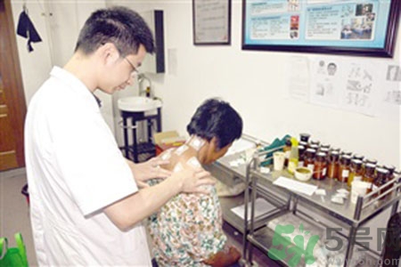 三伏貼可以去濕氣嗎？三伏貼去濕氣貼哪里？
