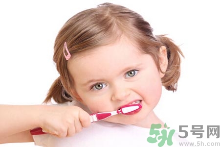 寶寶口腔潰瘍?cè)趺崔k？治療寶寶口腔潰瘍方法有什么？