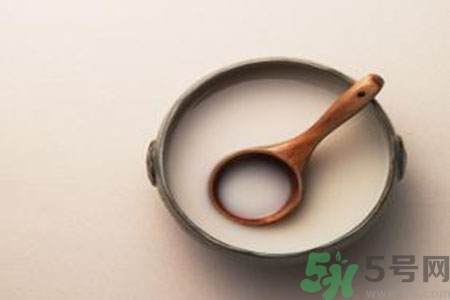 米酒變黃了是什么原因？米酒變黃了還能吃嗎？
