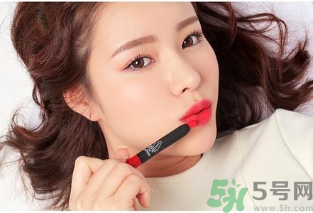 西柚色是珊瑚色嗎？西柚色和珊瑚色的區(qū)別