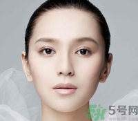 為什么眉心總是長痘痘？眉心長痘痘怎么回事？