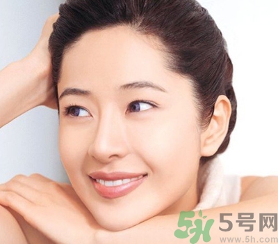 為什么眉心總是長痘痘？眉心長痘痘怎么回事？