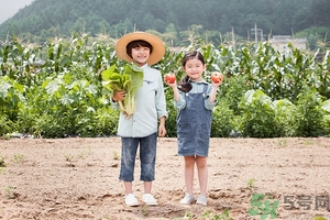 8歲男孩標(biāo)準(zhǔn)身高體重是多少？8歲女生標(biāo)準(zhǔn)身高體重是多少？