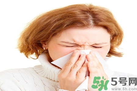 怎么樣用生理鹽水清洗鼻腔？用生理鹽水清理鼻腔的方法？