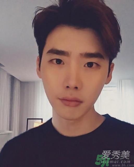 李鐘碩發(fā)型是什么？姜哲發(fā)型是什么？