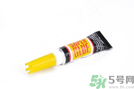 502膠水怎么洗？如何祛除衣服上的膠水？