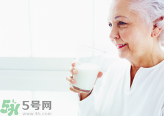 老年人骨質(zhì)疏松吃什么好？骨質(zhì)疏松應(yīng)該如何預(yù)防？