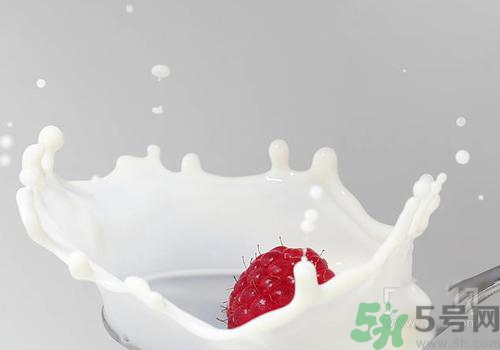 有機奶粉和配方奶粉有什么區(qū)別？有機奶粉和配方奶粉哪個好？