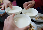 喝糯米酒能豐胸嗎？喝米酒能護(hù)膚嗎？