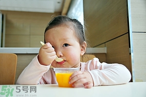 寶寶咳嗽能吃果凍嗎？寶寶多大可以吃果凍？