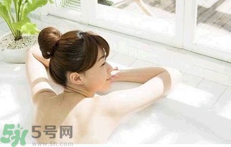 剖腹產(chǎn)后多久可以洗澡？剖腹產(chǎn)后洗澡正確的洗澡方法及注意事項