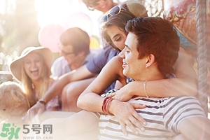女生喜歡成熟的男生嗎？女生喜歡成熟穩(wěn)重的類型嗎？