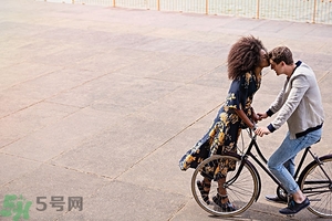 女生喜歡成熟的男生嗎？女生喜歡成熟穩(wěn)重的類型嗎？