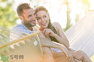 女生喜歡成熟的男生嗎？女生喜歡成熟穩(wěn)重的類型嗎？