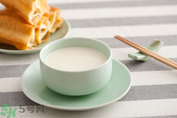 豆奶粉結(jié)塊還能喝嗎？豆奶粉分層還能喝嗎？