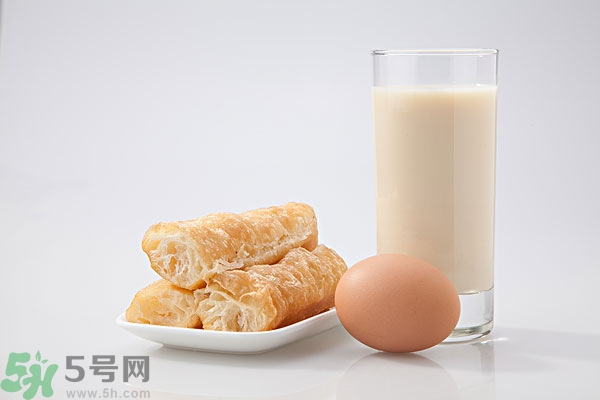 豆奶粉結(jié)塊還能喝嗎？豆奶粉分層還能喝嗎？