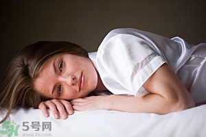 女生趴著睡對(duì)乳房好嗎？女生趴著睡對(duì)胸部有什么壞處？