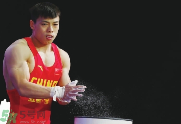 諶利軍舉重棄權(quán) 舉重為什么容易腿抽筋？