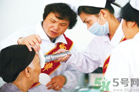 白內(nèi)障的護(hù)理措施是什么？白內(nèi)障的飲食護(hù)理有哪些？