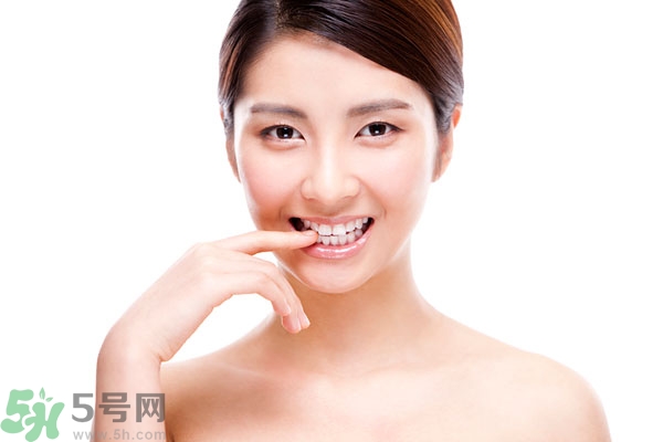 寶寶為什么喜歡咬指甲？寶寶咬指甲是怎么回事？