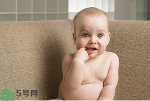 寶寶為什么喜歡咬指甲？寶寶咬指甲是怎么回事？
