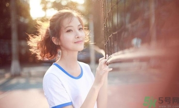 13歲女生平胸怎么辦？13歲女生平胸正常嗎？