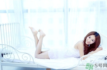初一女孩能穿情趣內(nèi)衣嗎？初中女生應(yīng)該穿什么內(nèi)衣？