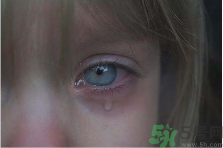 睡覺時流眼淚是怎么回事？如何保護眼睛？