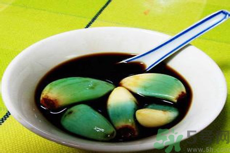醋泡大蒜可以治療灰指甲嗎？醋泡大蒜怎樣治療灰指甲？