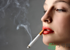 上廁所抽煙好嗎？上廁所抽煙有什么害處？