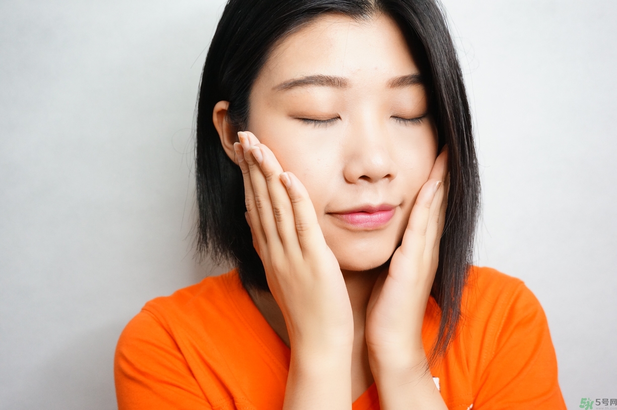 雅詩(shī)蘭黛晶透沁白淡斑精粹水怎么樣？雅詩(shī)蘭黛淡斑水好用嗎？