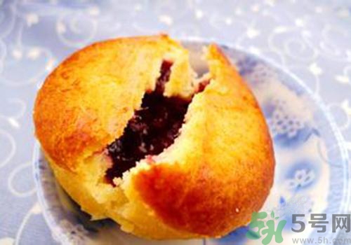 月餅裂開了是怎么回事？月餅開裂了可以吃嗎？