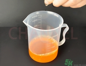 潤(rùn)唇膏怎么做？潤(rùn)唇膏自制方法