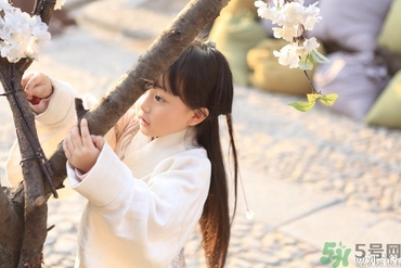 11歲女孩胸部發(fā)育正常嗎？11歲女生的標(biāo)準(zhǔn)胸圍是多少？