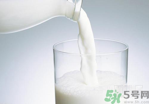 晚上喝純牛奶會長胖嗎？純牛奶什么喝比較好？