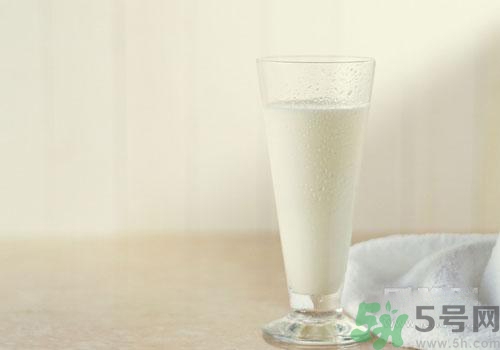晚上喝純牛奶會長胖嗎？純牛奶什么喝比較好？
