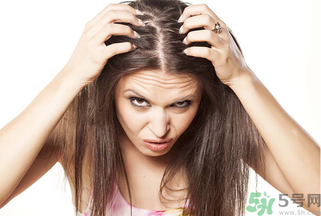 產(chǎn)后多久開(kāi)始掉頭發(fā)？產(chǎn)后脫發(fā)會(huì)持續(xù)多久？