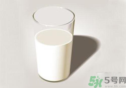 喝純牛奶會上火嗎？喝純牛奶有什么壞處？