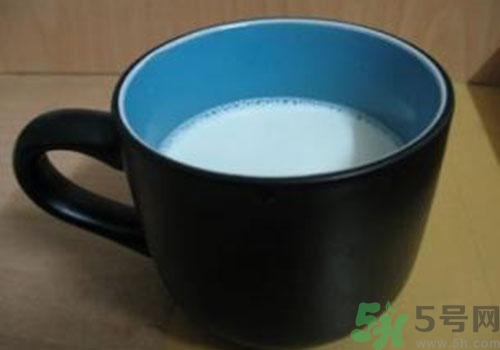 喝純牛奶會上火嗎？喝純牛奶有什么壞處？