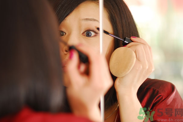 眼影可以當(dāng)眉粉用嗎？眼影可以當(dāng)鼻影用嗎？