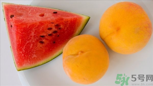 凍成冰的西瓜能吃嗎？吃西瓜拉肚子是怎么回事？