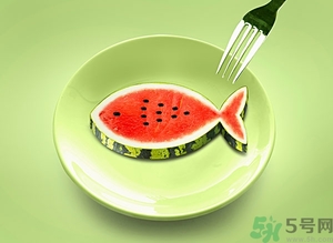凍成冰的西瓜能吃嗎？吃西瓜拉肚子是怎么回事？