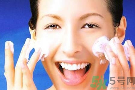 太陽穴長痘是怎么回事？太陽穴長痘的原因是什么？
