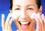 鼻子兩側(cè)長(zhǎng)痘的原因是什么？如何去除鼻子兩側(cè)的痘？