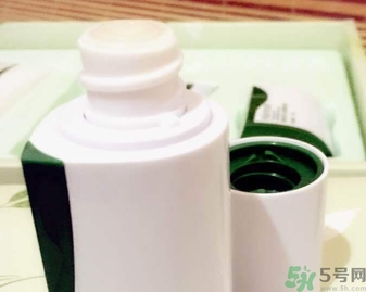 韓后茶蕊嫩白系列適合什么膚質(zhì)？韓后茶蕊baby白適合敏感肌嗎？