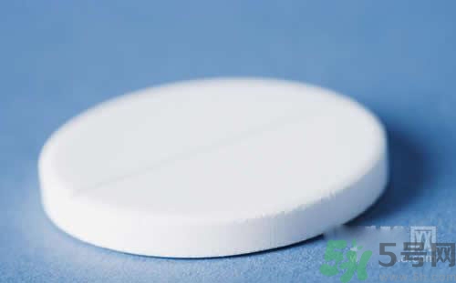鈣片和維生素c可以一起吃嗎？鈣片和維生素一起吃好不好？