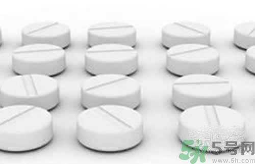 鈣片和維生素c可以一起吃嗎？鈣片和維生素一起吃好不好？