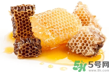 蜂蜜不能和什么一起吃？哪些人不能吃蜂蜜？